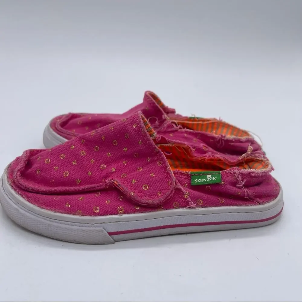Sanuk SlipOn Shoes, Girls size 10. In excellent used condition!